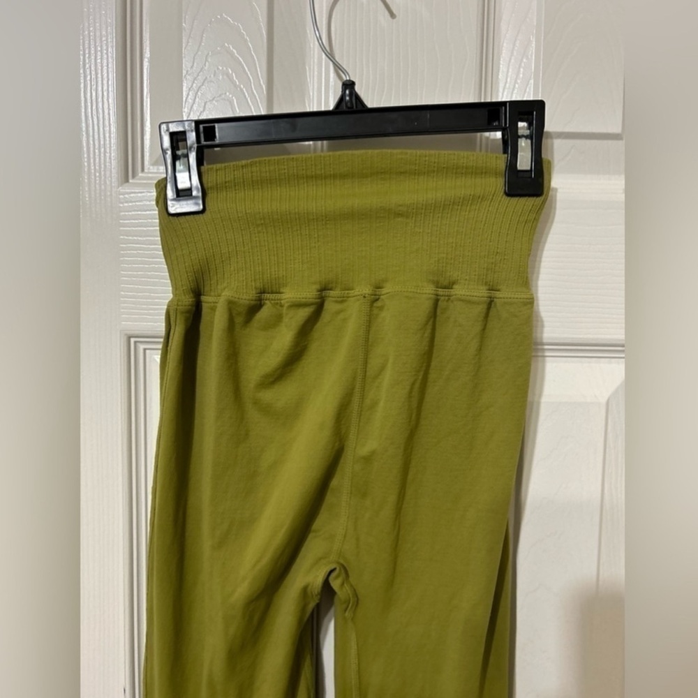 ✨ Free People Good Karma Flare Leggings – Olive Green – Size XS/S🧘♀️ - Picture 7 of 10